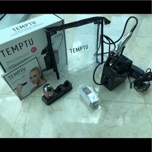 TEMPTU Airbrush makeup system